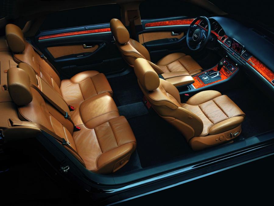 Интерьер Audi A8 L 4.2 Quattro (D3) 2004 года  (NA) (фото 5 из 19)